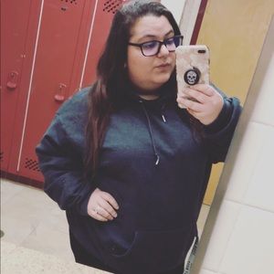 Meet your Posher, Nicole 💗